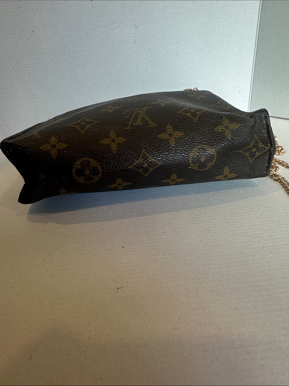 Louis Vuitton Monogram Shoulder , Clutch, Cosmetic Bag
8” x 7” x 2” - Picture 7 of 9
